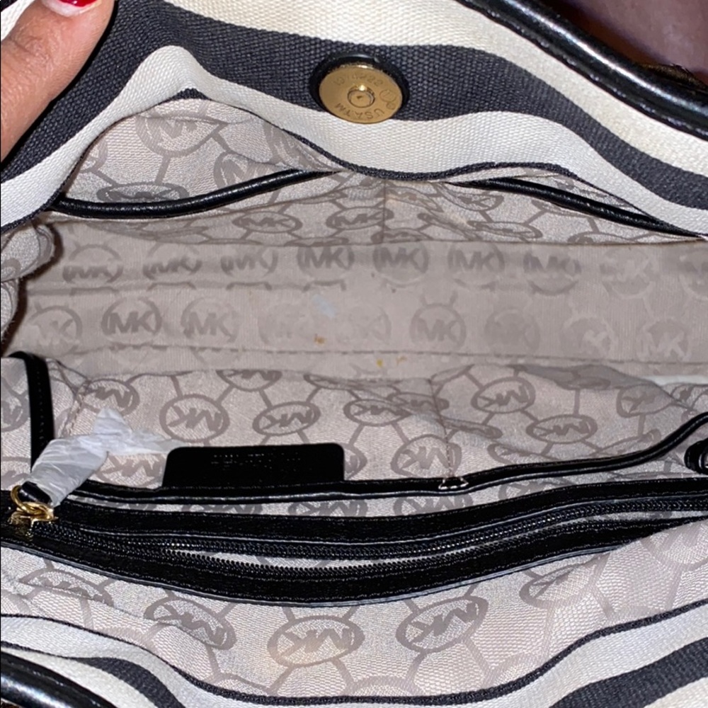 Purse - Picture 3 of 4